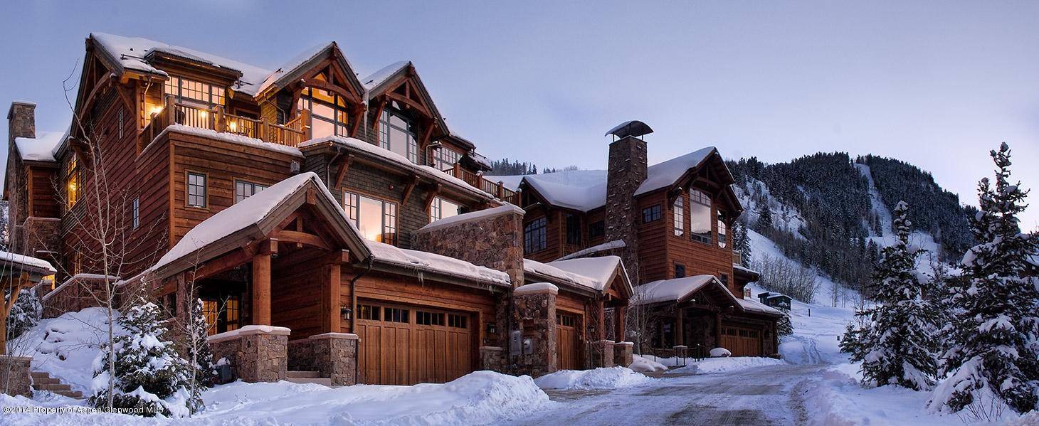 Slopeside luxury at Highlands ; Biking and hiking to the Maroon Bells, or skiing the Highlands bowl, unwind in your ski in ski out Thunderbowl Townhome.