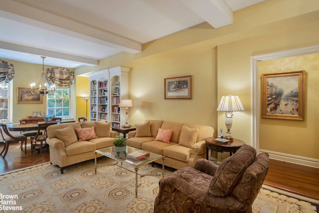 14 Sutton Place South is an exceptional neo Georgian cooperative located in the Sutton Place enclave and designed by the pre eminent architect, Rosario Candela in 1929.