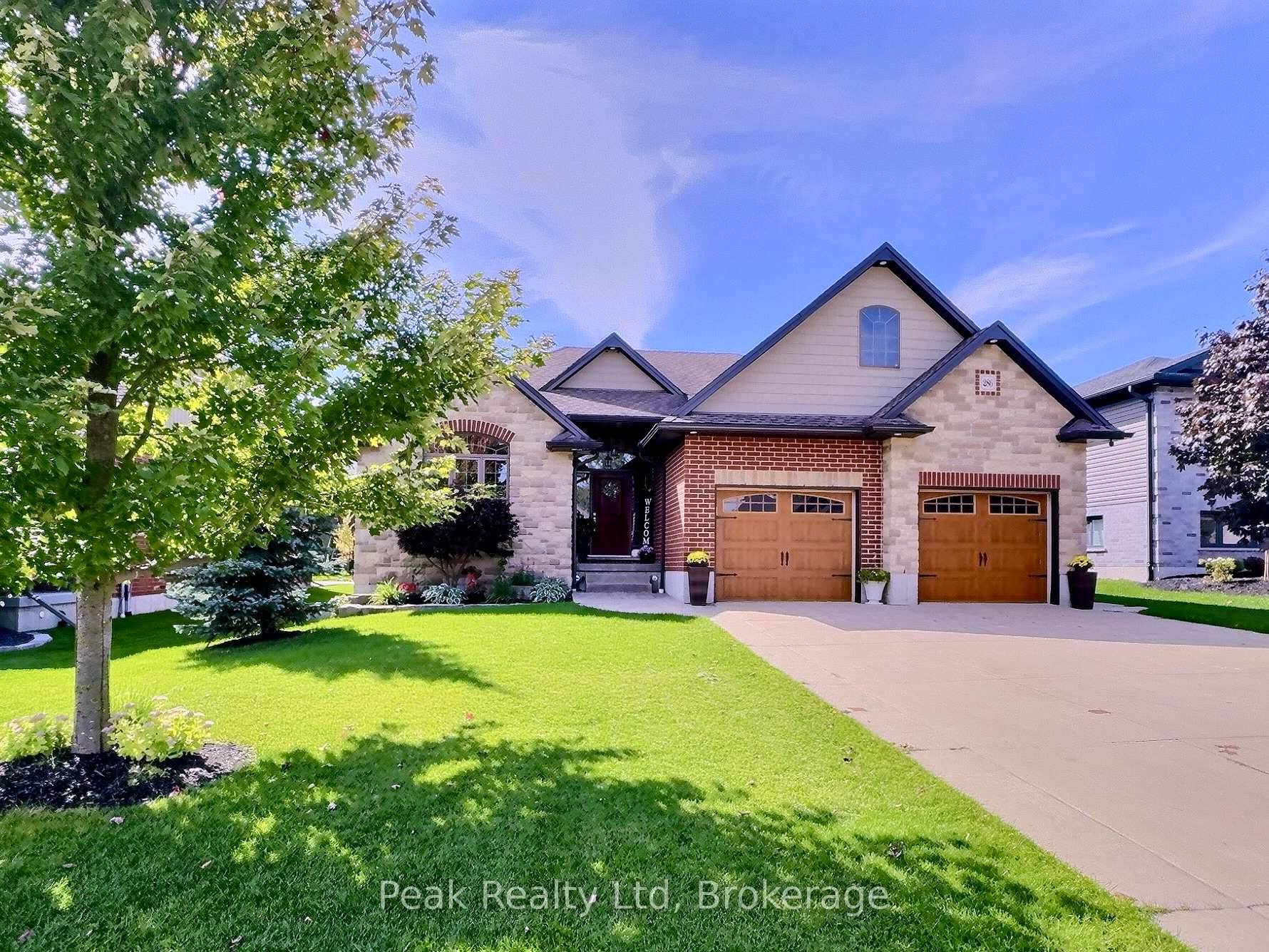 Spacious 5 Bedroom Bungalow in Mitchell Over 3, 000 Sq Ft of Living Space !
