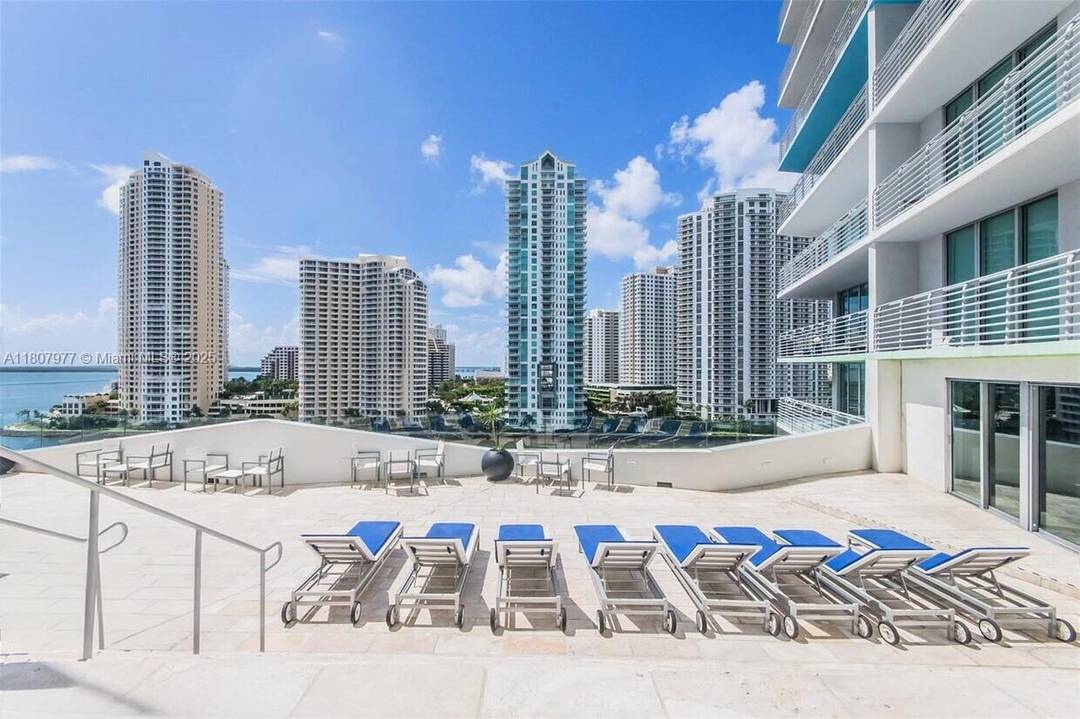 Luxury 2 2 Condo for Sale Spacious 2 bedroom, 2 bath, unobstructed views of Biscayne Bay, the Miami River, and the Atlantic Ocean.