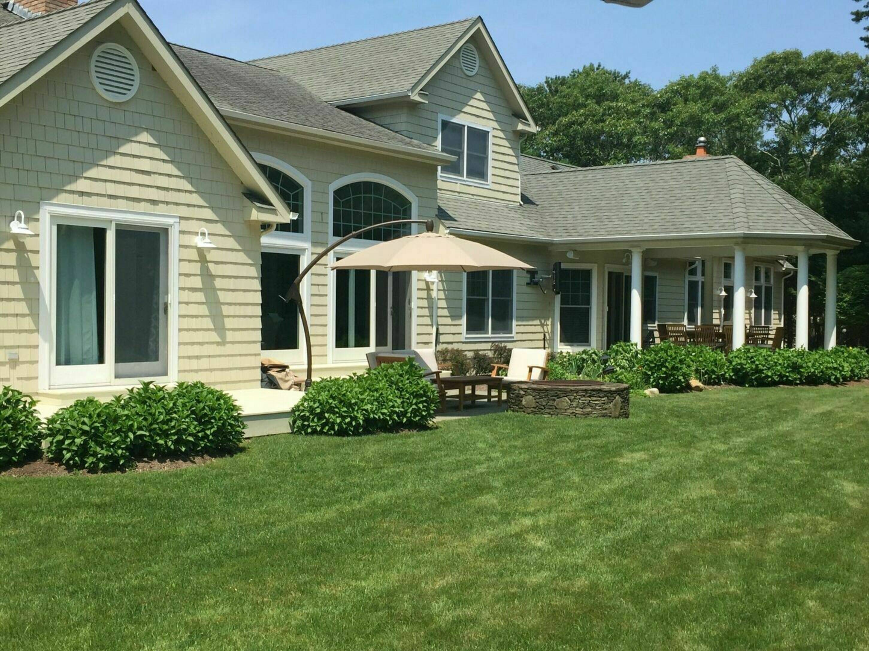 Gorgeous home just minutes away to East Hampton Village