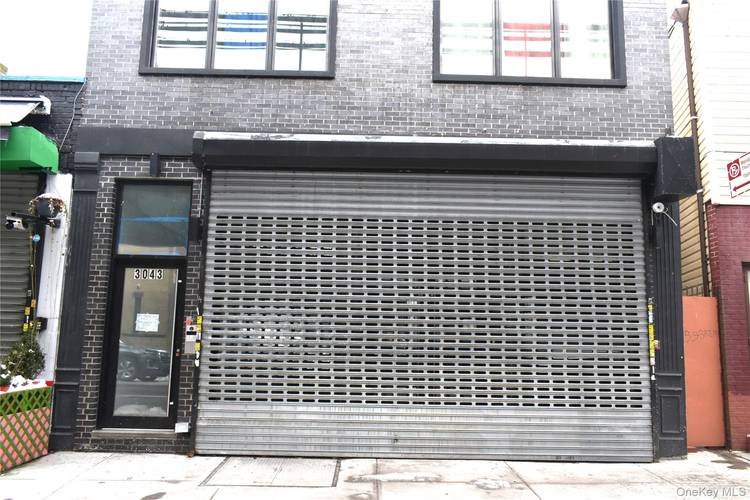 STORE FOR RENT FIRST FLOOR AND BASEMENT WITH HIGHT CEILLINGS FOR RENT 1180 SQ FT CALL PEDRO SALAS 917 528 1894