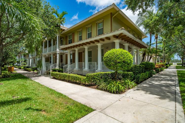 Beautifully updated and fully furnished 3 bedroom 3 bathroom townhome just bring your suitcase !