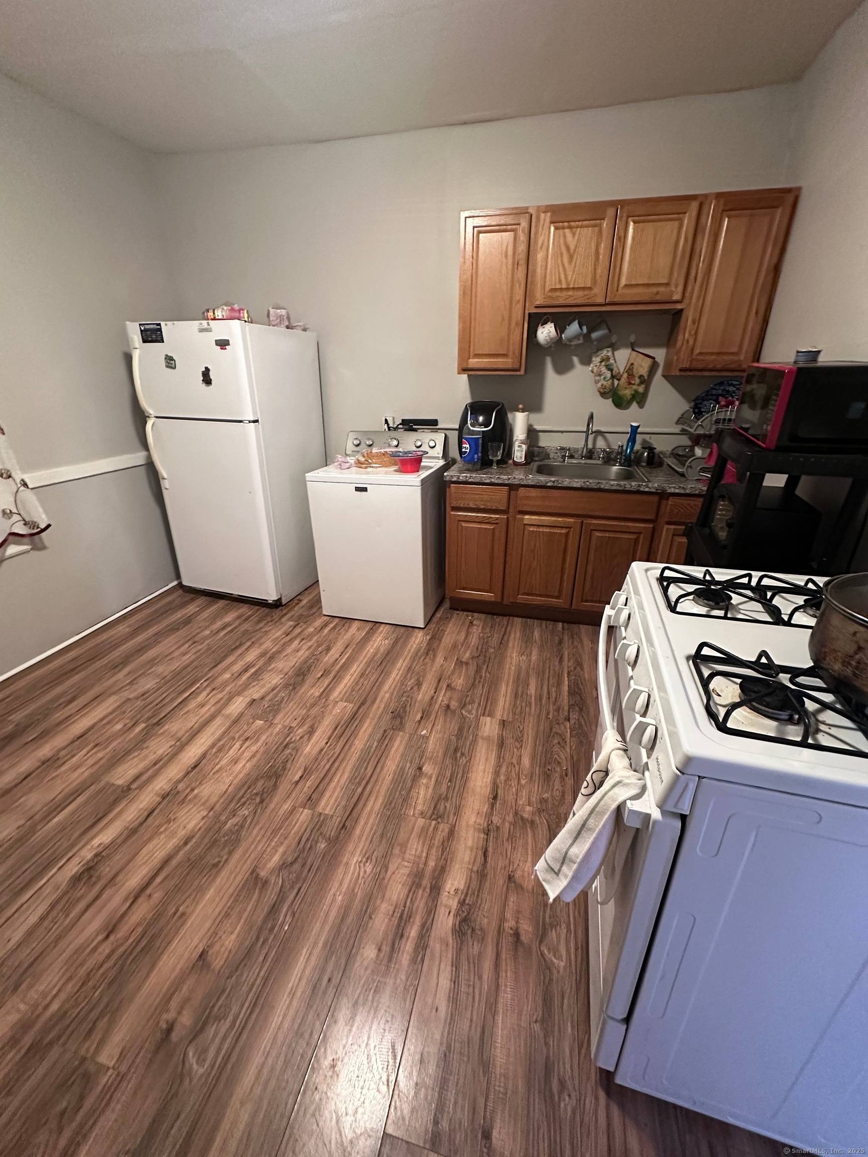 Fantastic 6 unit opportunity in Hartford's South End.