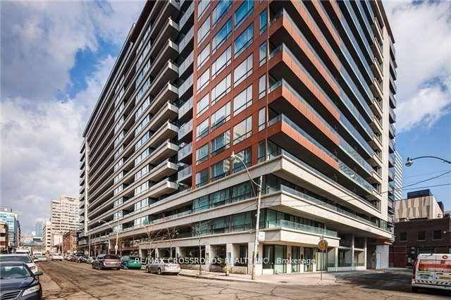 Bachelor Unit With 1 Underground Parking Incl, Bright And Clean Unit, Modern Laminate Flooring, 24 Hours Concierge, Walking Distance To Hospital, U Of T, Ryerson, City Hall, Eaton Centre, Streetcar ...