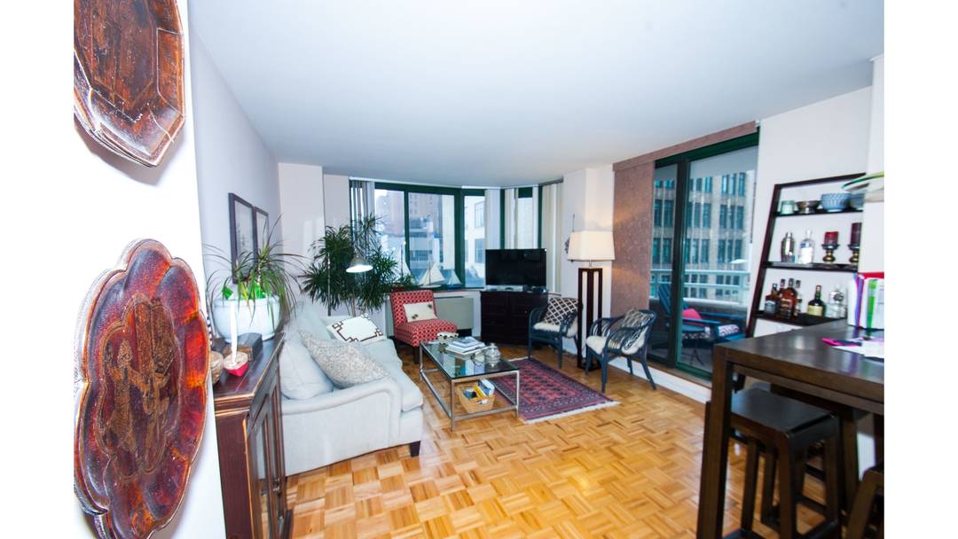 AVAILABLE NOW Large, sunlight filled one bedroom with balcony in the Heart of Tribeca at Greenwich Court Condominium.