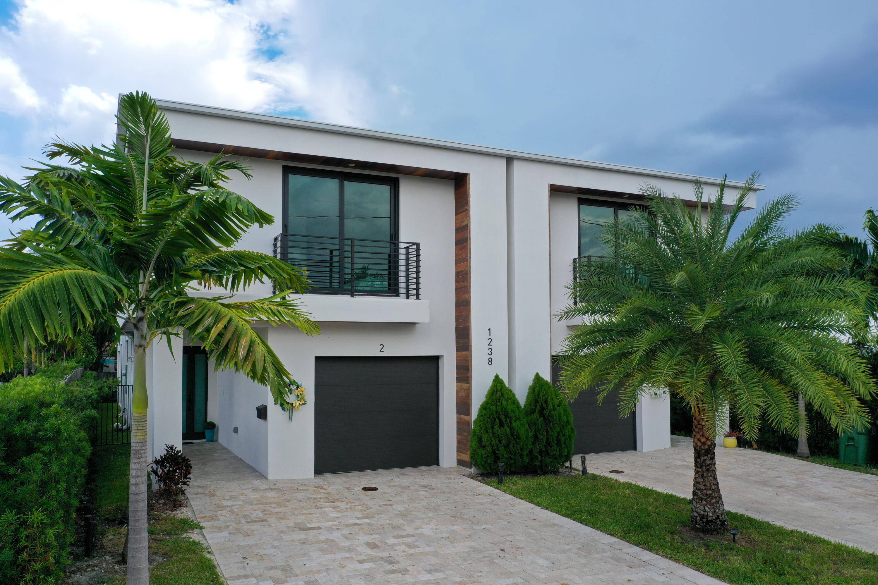 Modern new construction home just minutes from Las Olas Blvd, Galleria shopping mall and the Beach.