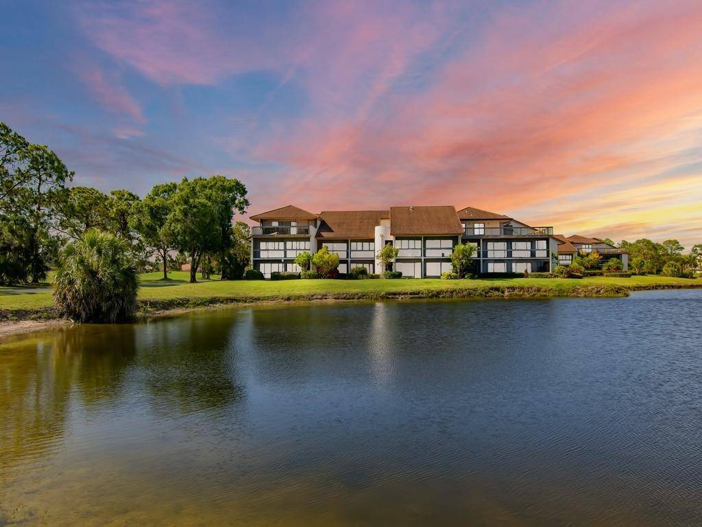 Discover your dream condo at Meadowood Golf Tennis Club !