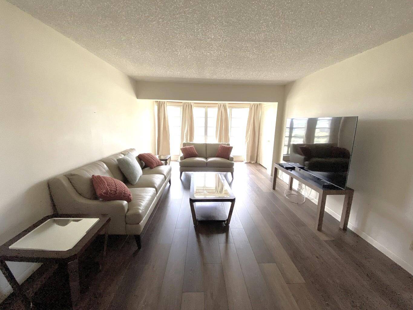 PINES OF DELRAY ! 2nd floor CORNER !