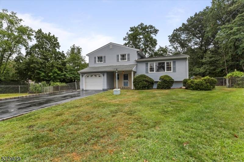Bright and well cared for Split Level home on North Edison cul de sac !