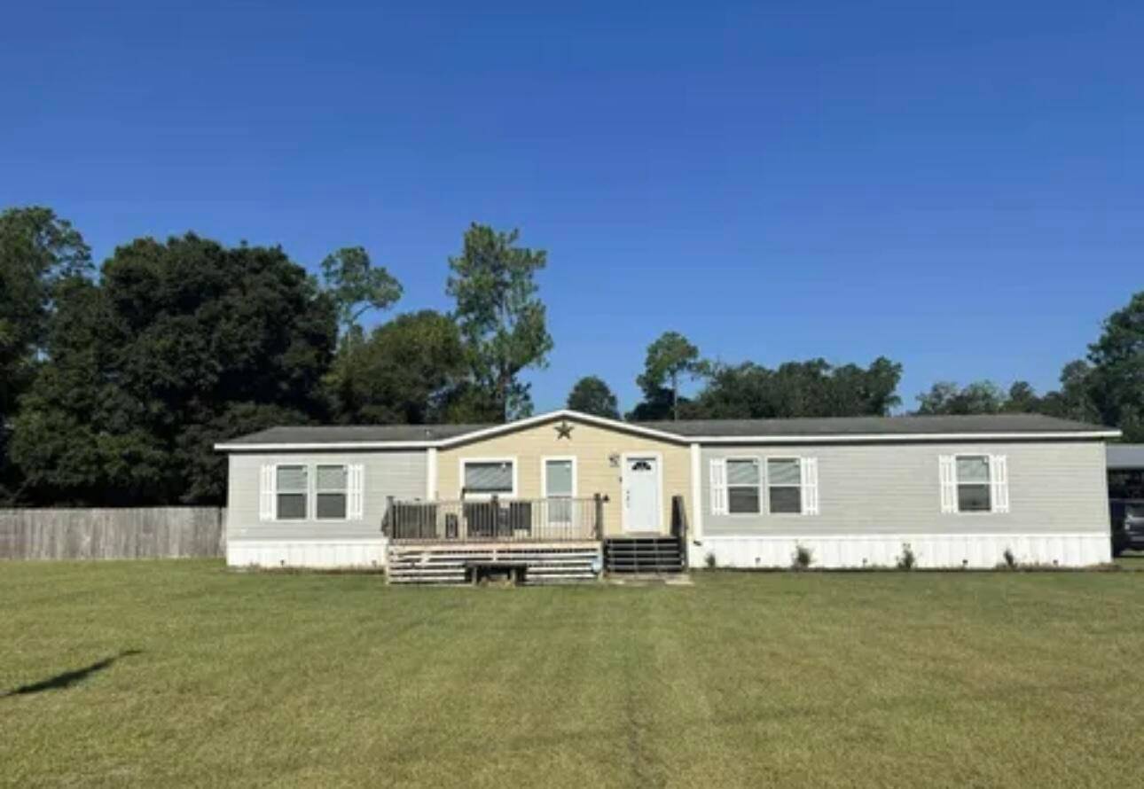 Newer 4 bedroom 2 bath home 2588sf on 2.