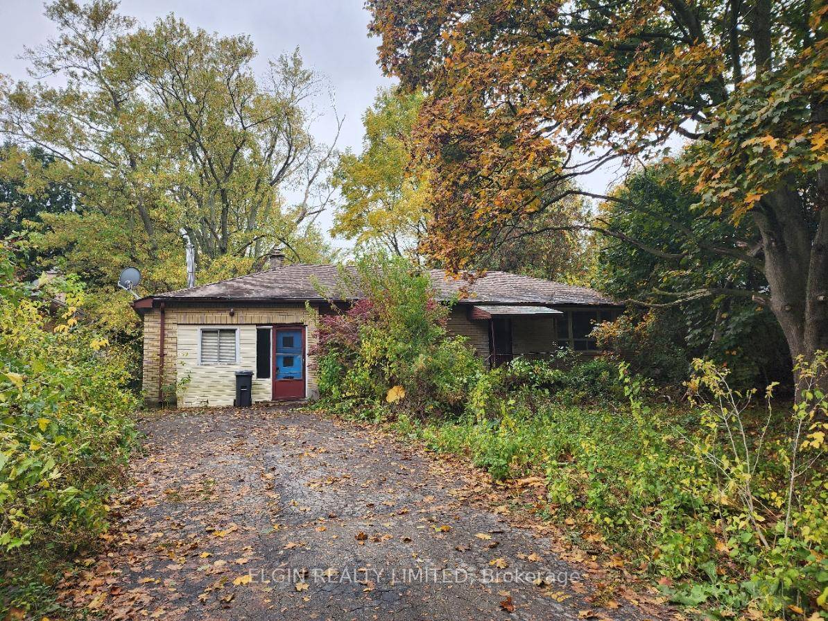 This 3 bedroom, 2 bath bungalow is your blank canvas in one of the city's most sought after neighbourhoods.