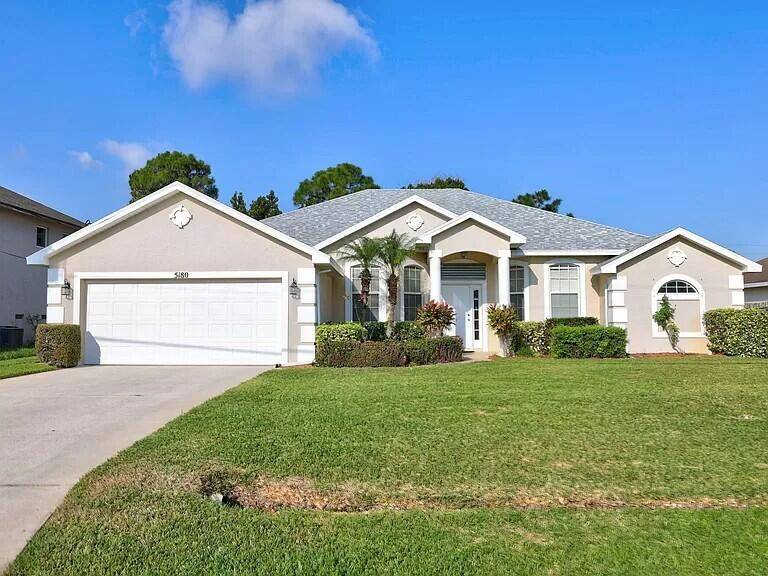 Beautiful 4 3 2, well maintained home in desired location of Port St Lucie.