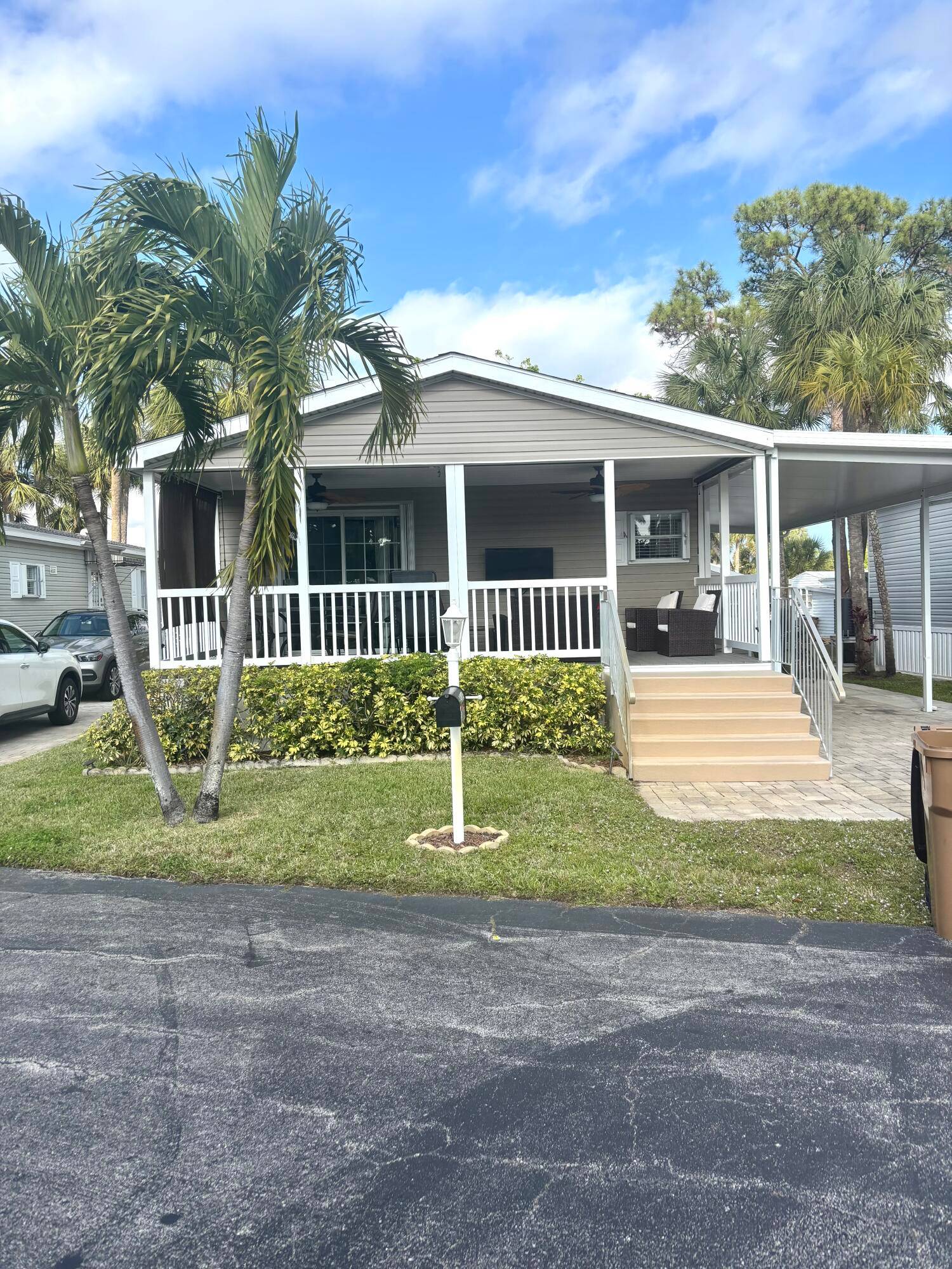 Beautiful home located in Pine Tree Park, built in 2006.