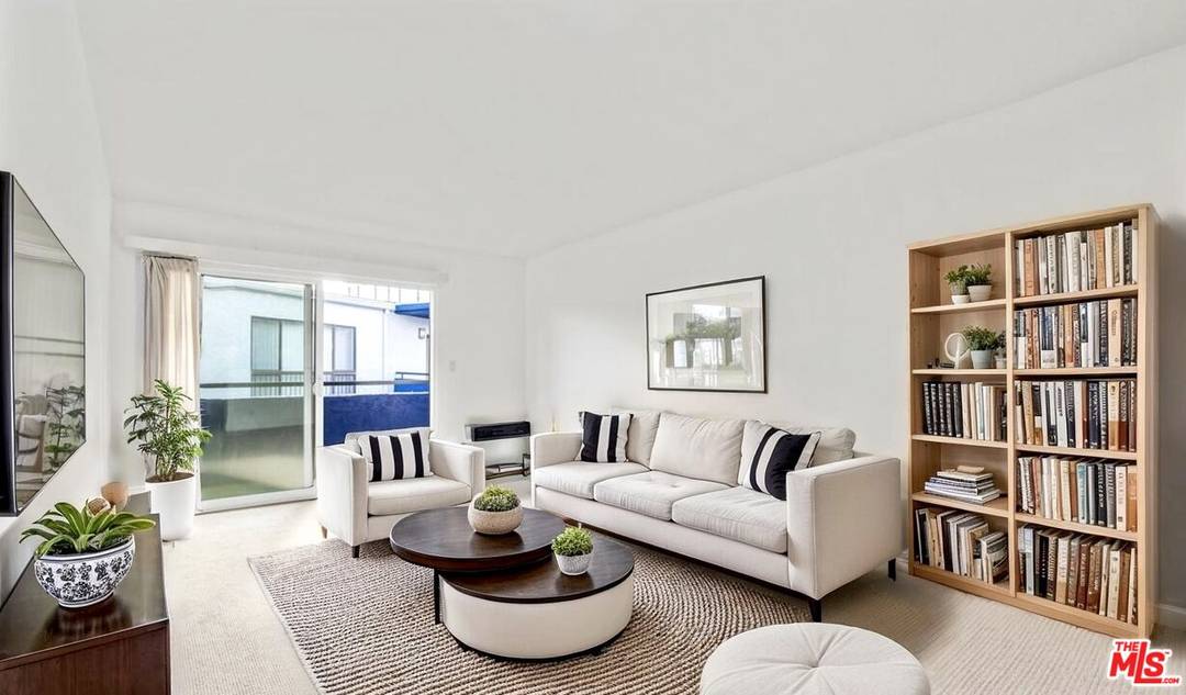 10982 Roebling Ave 1BR Westwood La