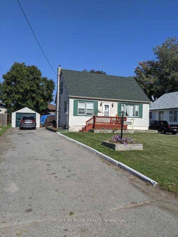 Legal Duplex ; Steps To New Marina Location, Lakeview Park And Oshawa Beach ; 1 3 Bedroom And 1 1Bedroom Apartments ; Basement and Upper apartment vacant So Set Your ...