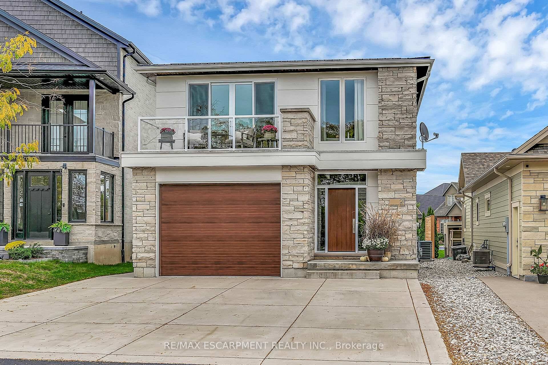 Custom Designed 2 2 bedroom, 3.