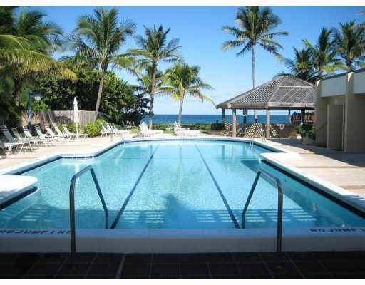 Beautiful 2 bedroom and 2 bathroom condo in Highland Beach.