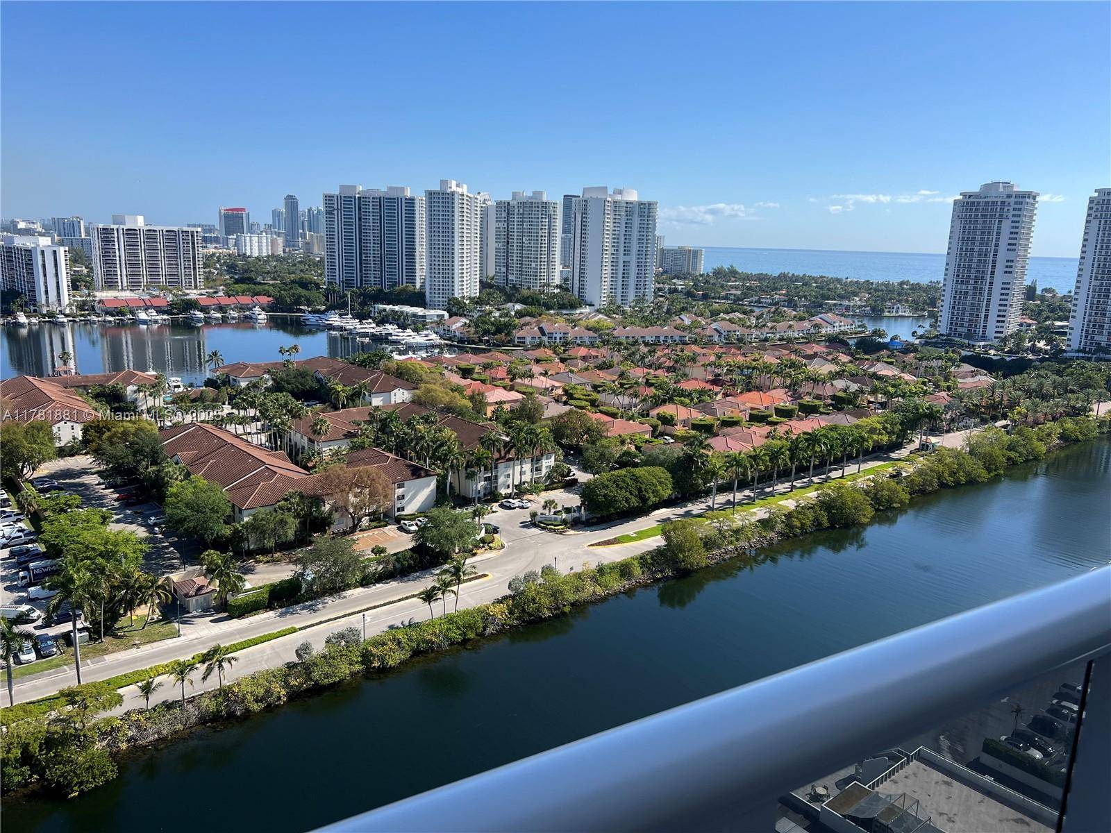 Amazing price for the 23rd floor and view !