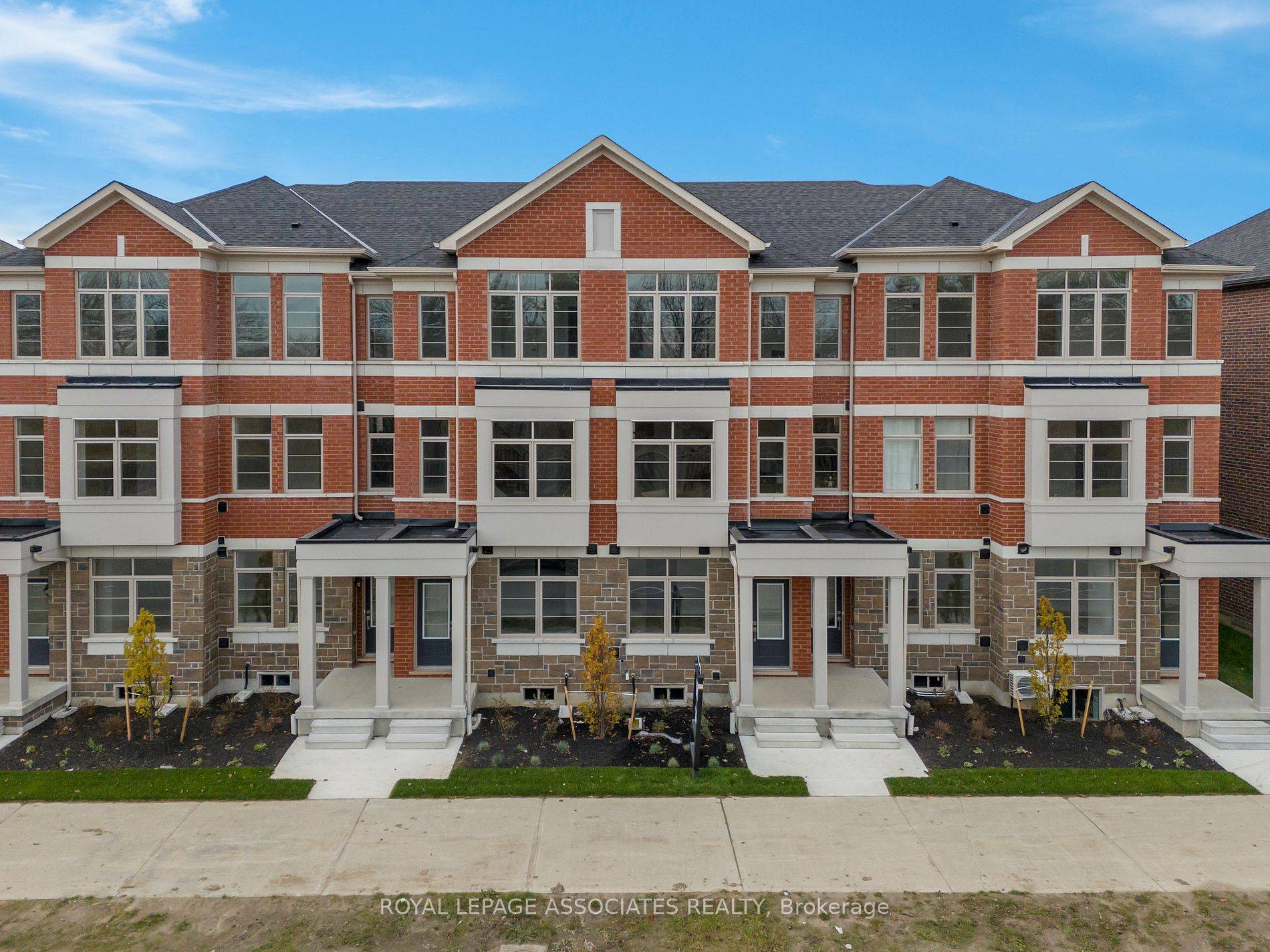 Welcome to your dream home in the heart of the prestigious Box grove community !