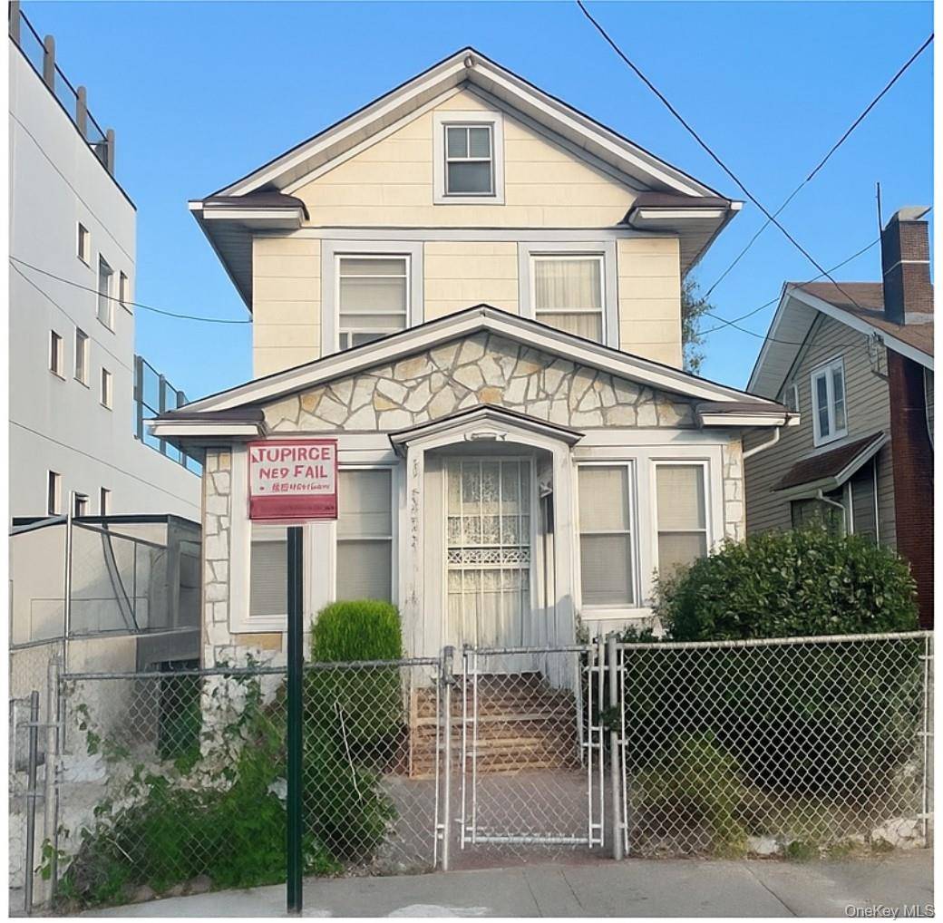 Detached 1 family colonial with 3 Bedrooms and Full bath.