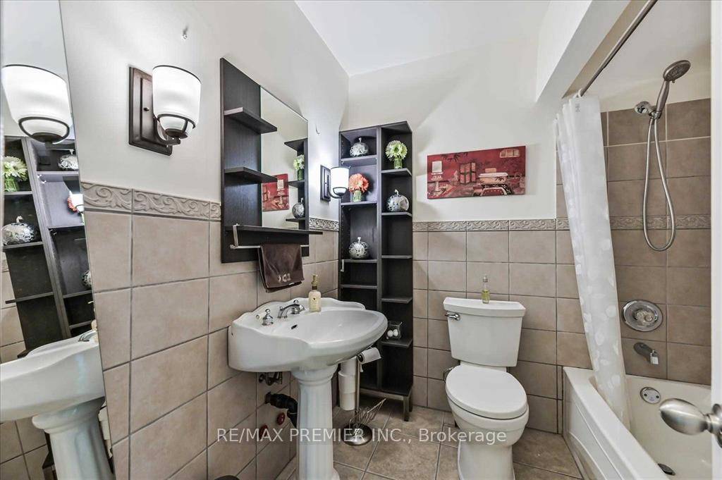 Beautifully Renovated 1 Bedroom Apartment in Prime North York Location.
