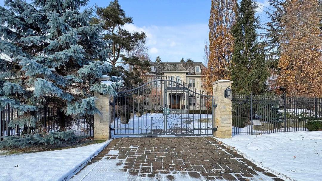 Welcome To This Prestigious Executive Residence In The Heart Of York Mills, Offering A Rare Opportunity To Lease A Stunning Luxury Home On One Of The Area's Most Sought After ...