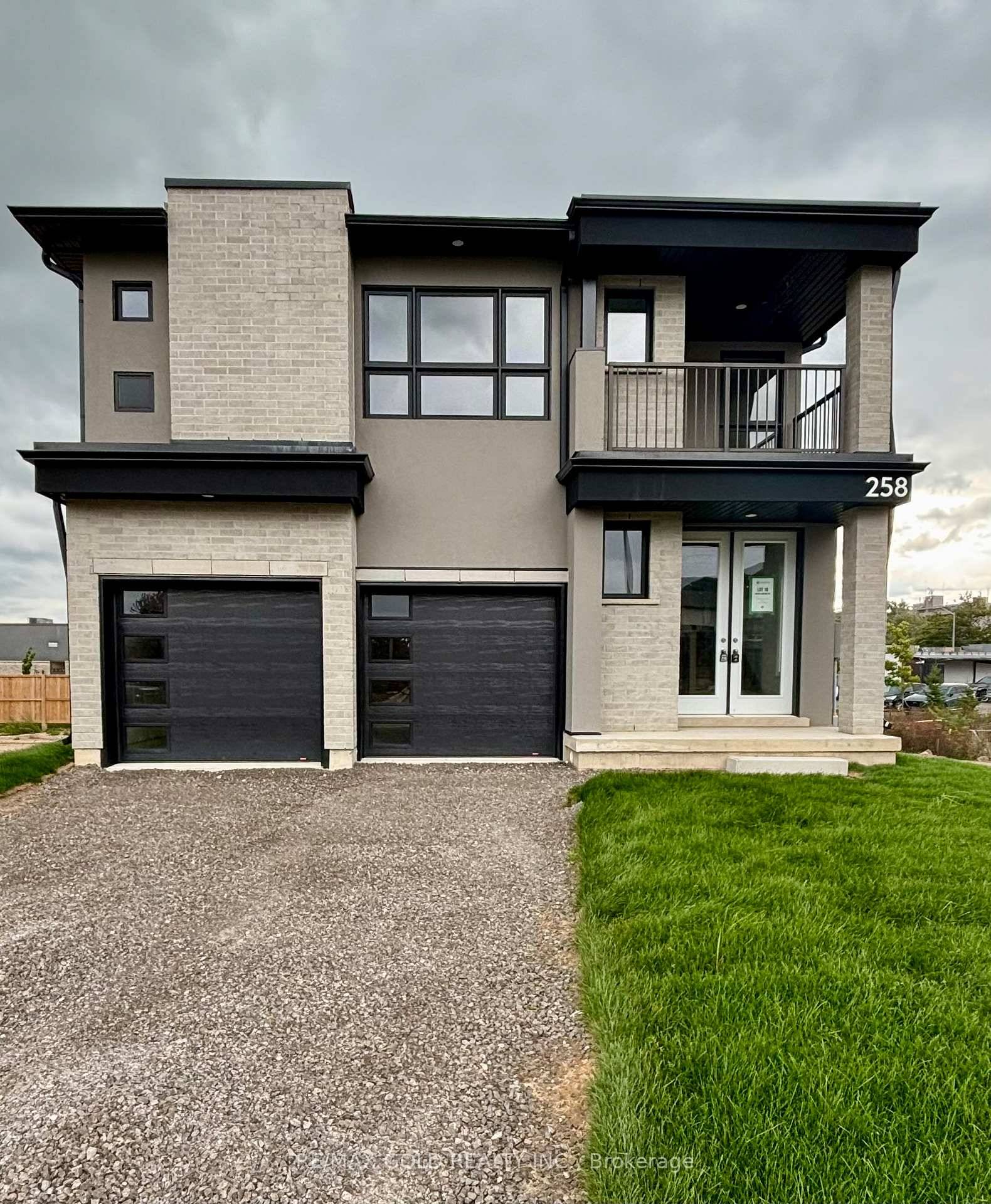 Almost brand new detached home available from Novemeber 2025.