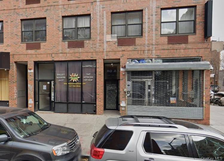 Transform this spacious studio into your dream fitness studio in the heart of Bed Stuy !