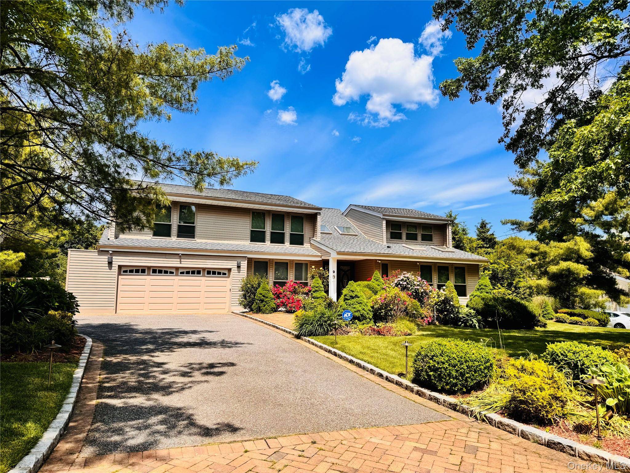Luxury 5 6 Bedroom Home in the Round Swamp Rd area of Melville.