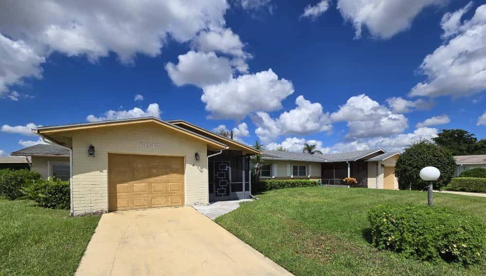 Amazing opportunity in the highly sought after Delray Villas community !