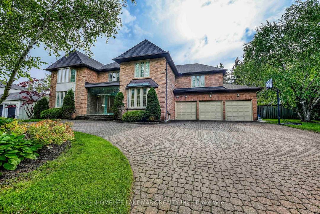 Stunning Luxurious Home On A Private Prestigious Court In Bayview Glen.