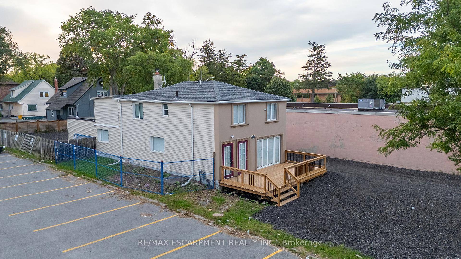 Prime Commercial Lease Opportunity in Richmond Hill !