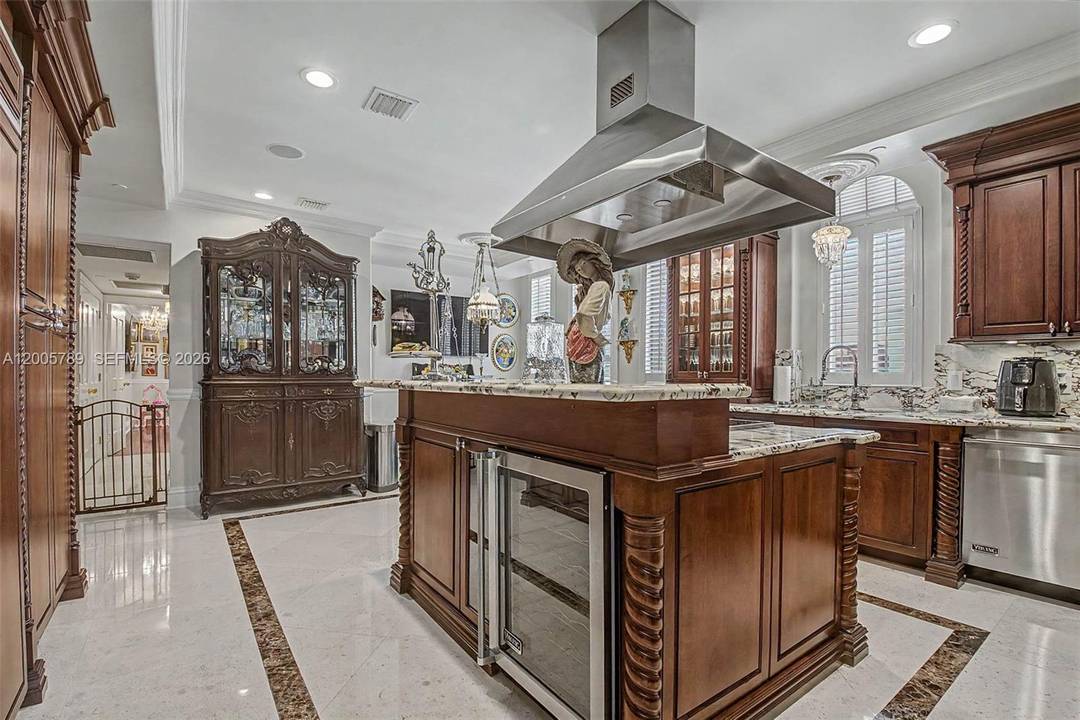 Nestled in the heart of Coral Gables, the Segovia Tower Condo epitomizes elegance and sophistication.