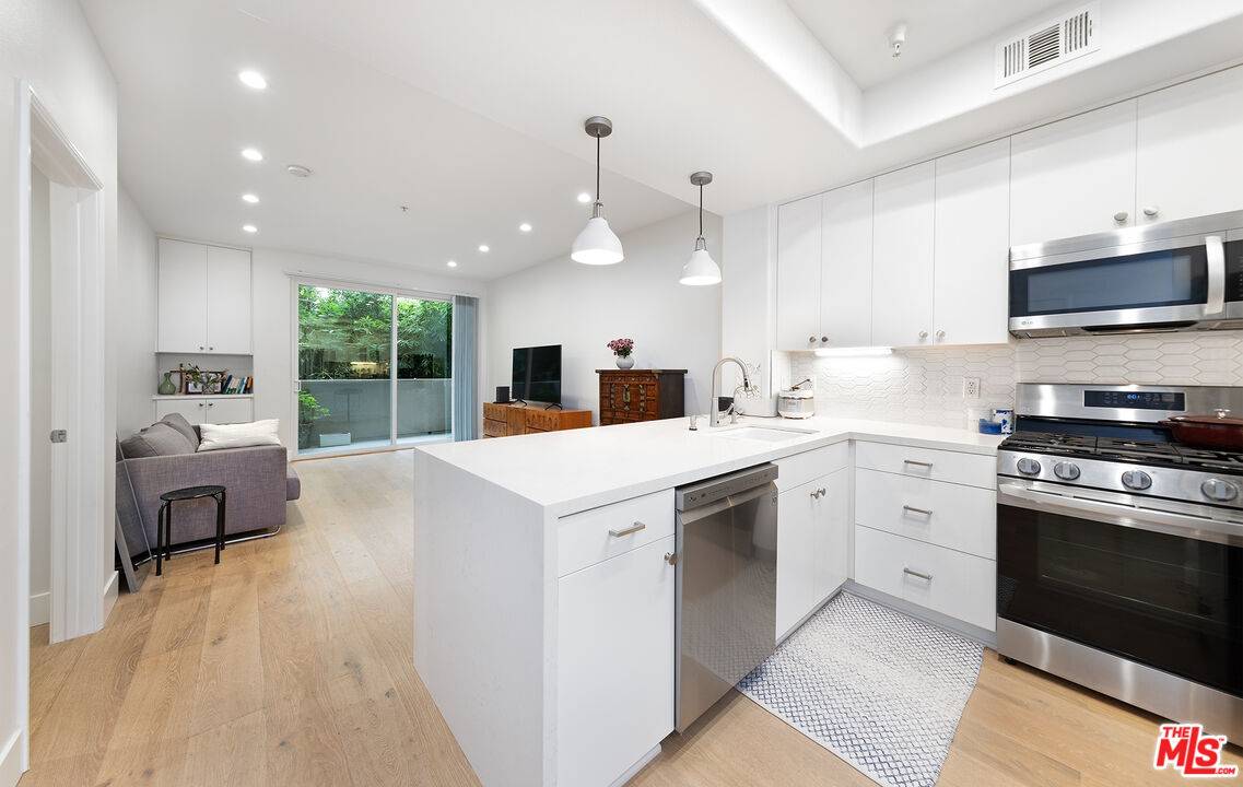 4060   Glencoe Ave Marina Del Rey LA