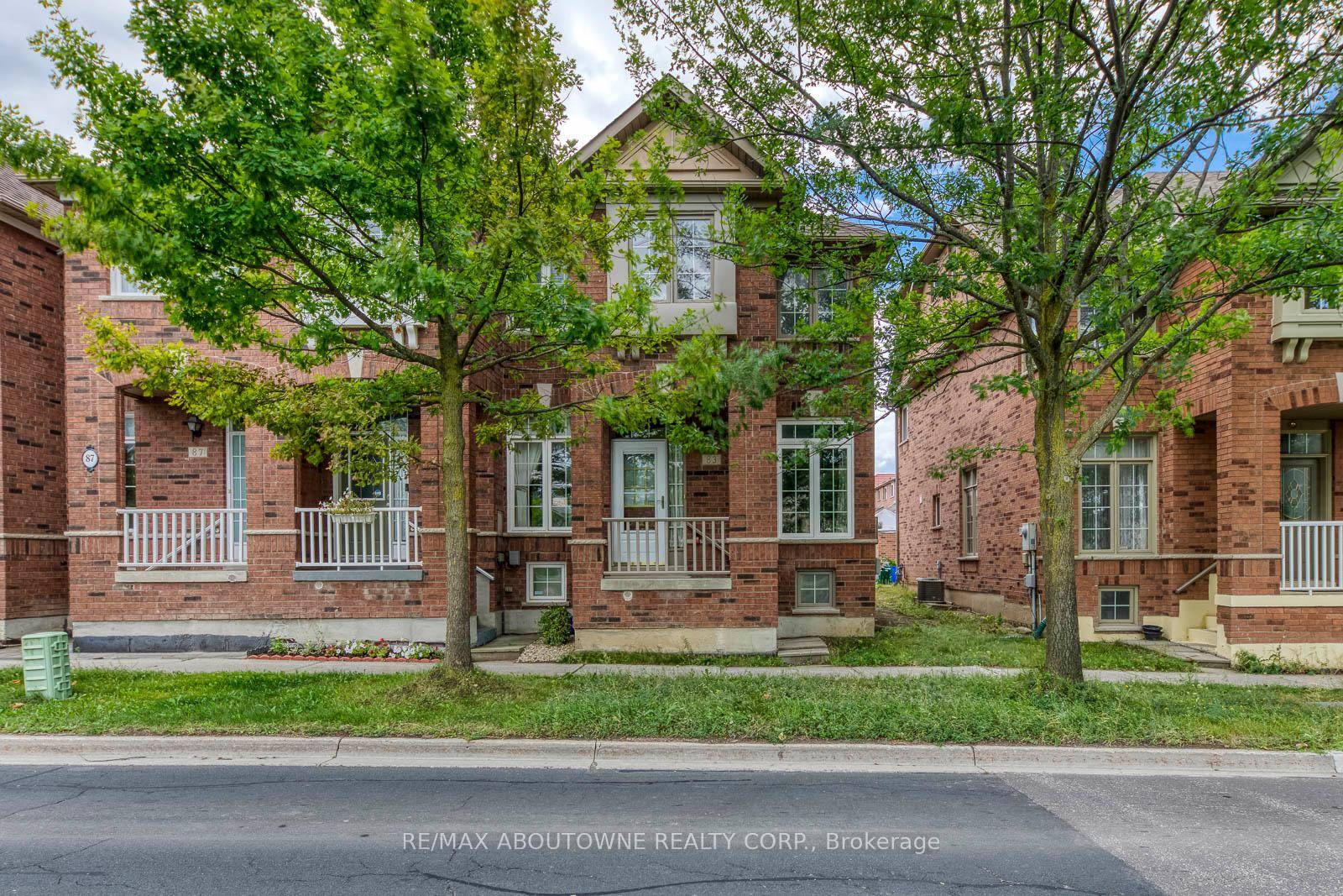 Well Kept, Newly renovated Freehold Townhouse, Step To Top Range School Pierre Trudeau School.