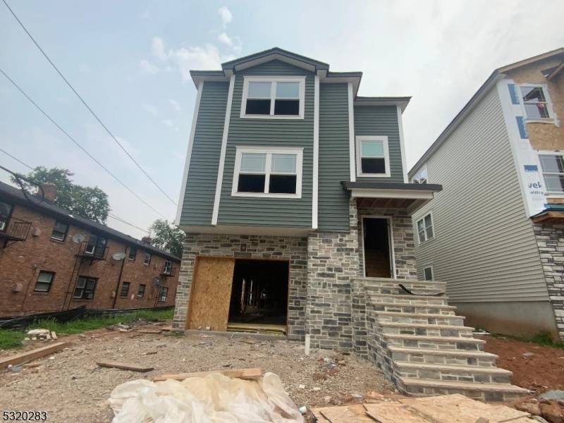 3 brand new 2 apartments with recreation room to be build according to plans.