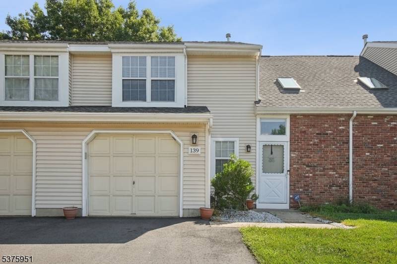 Welcome home to this wonderful townhouse in the highly sought after development of Quailbrook in Franklin Twp !