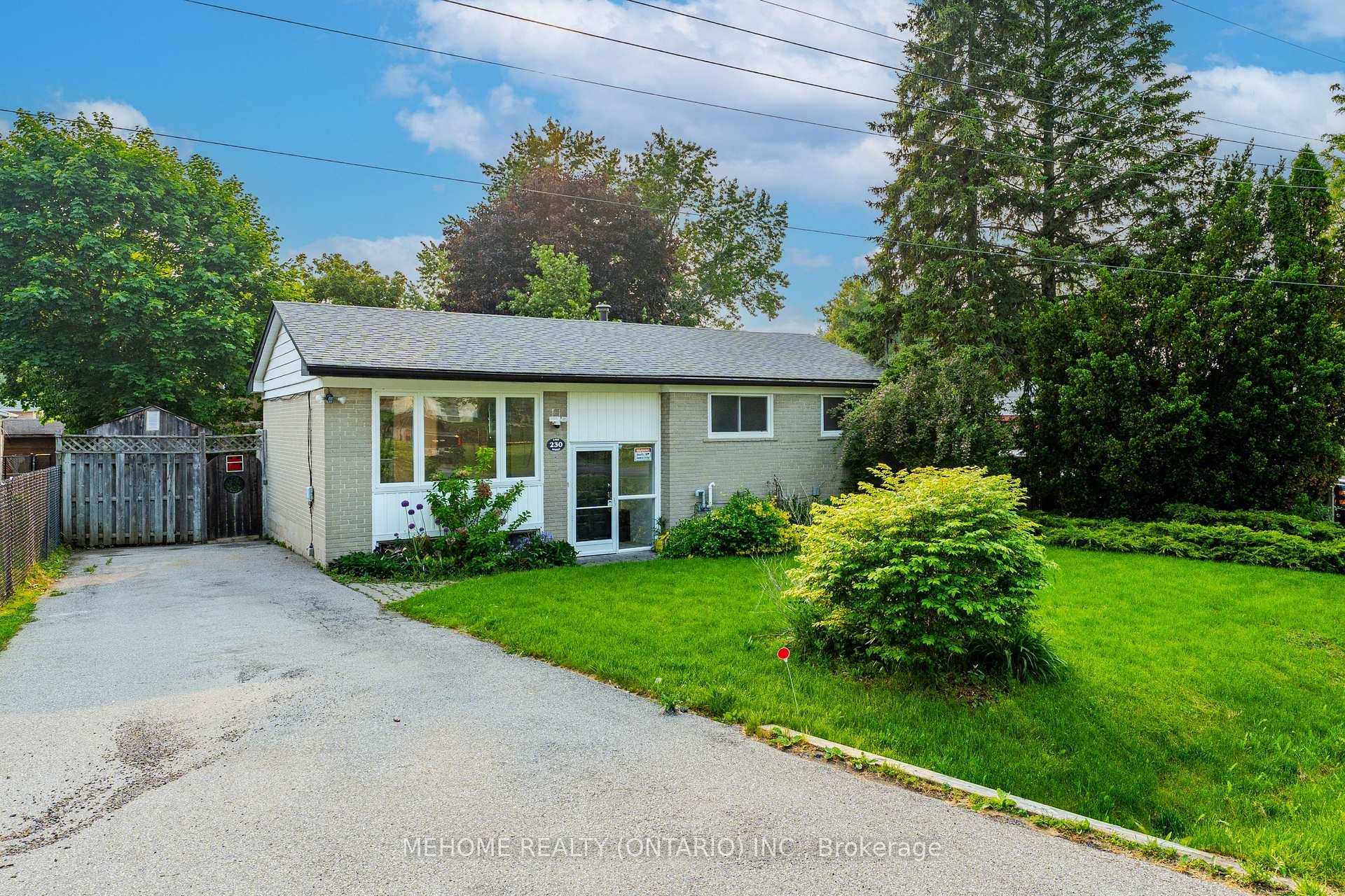 Welcome to this well maintained, solid brick bungalow in the heart of Holland Landing !