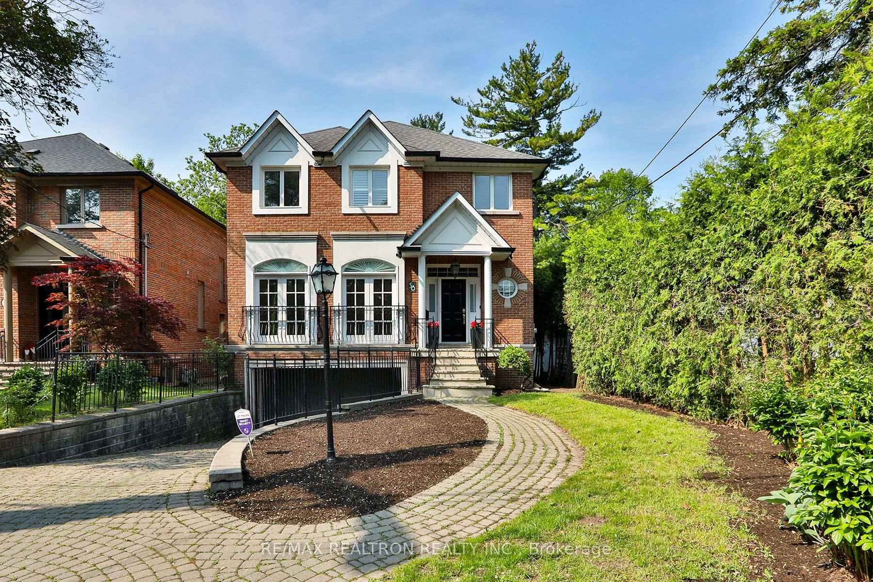 Nestled on a stunning west facing ravine lot in the highly sought after Lansing Westgate community, this sun filled EXECUTIVE 4 bedroom residence offers an exceptional blend of nature, space, ...