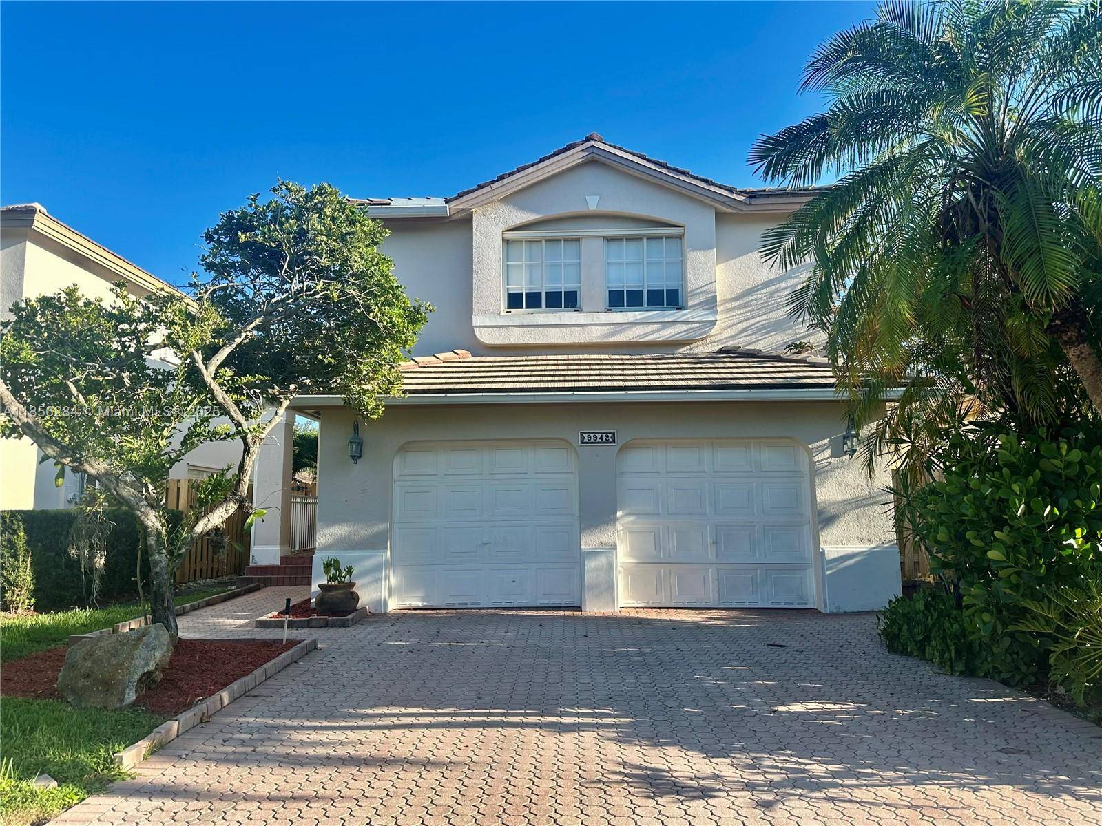 Beautiful 3 bedroom, 2. 5 bath home in the gated community of Costa Verde.