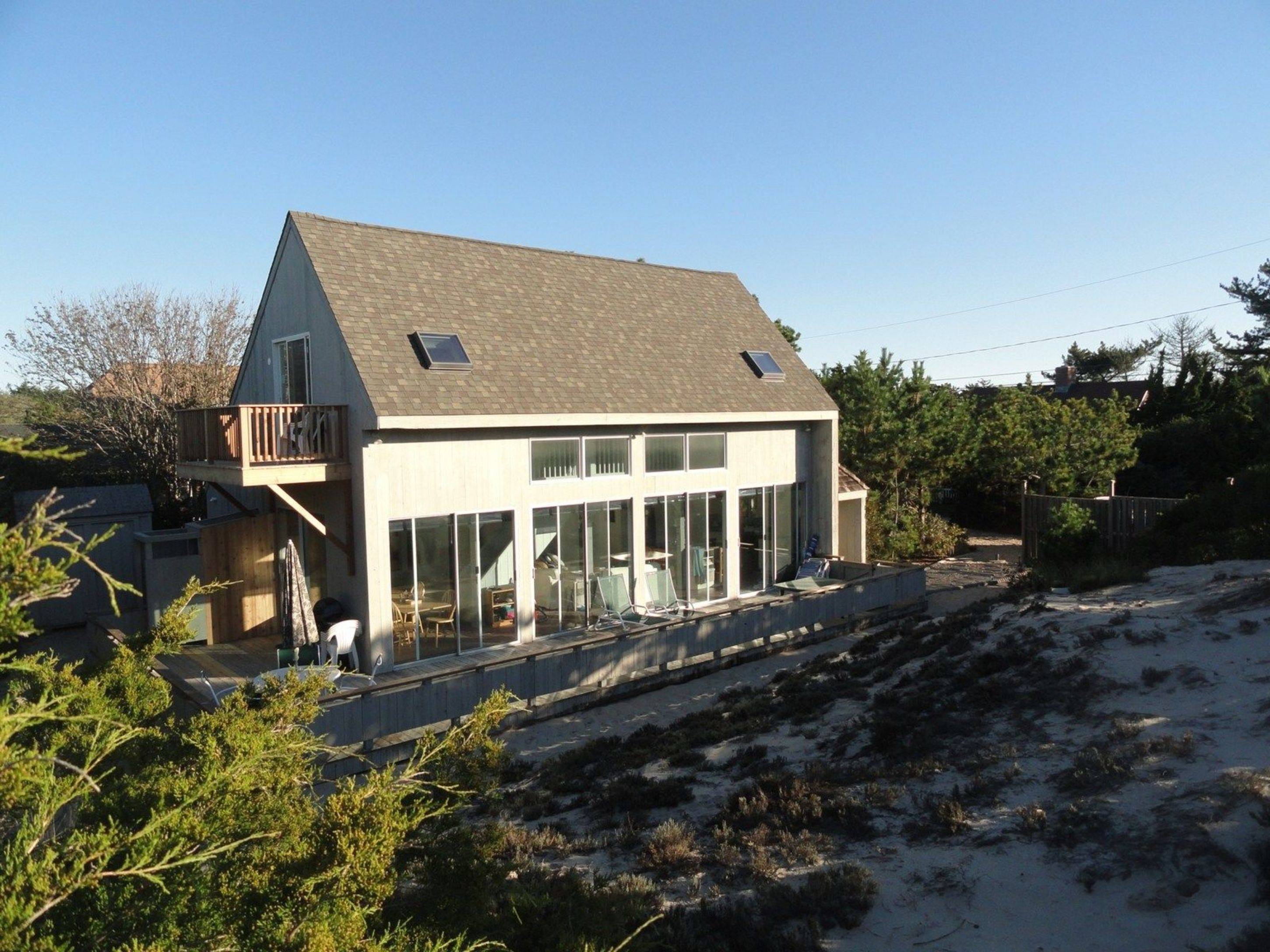 Immaculate, Light-filled Contemporary, Amagansett Dunes
