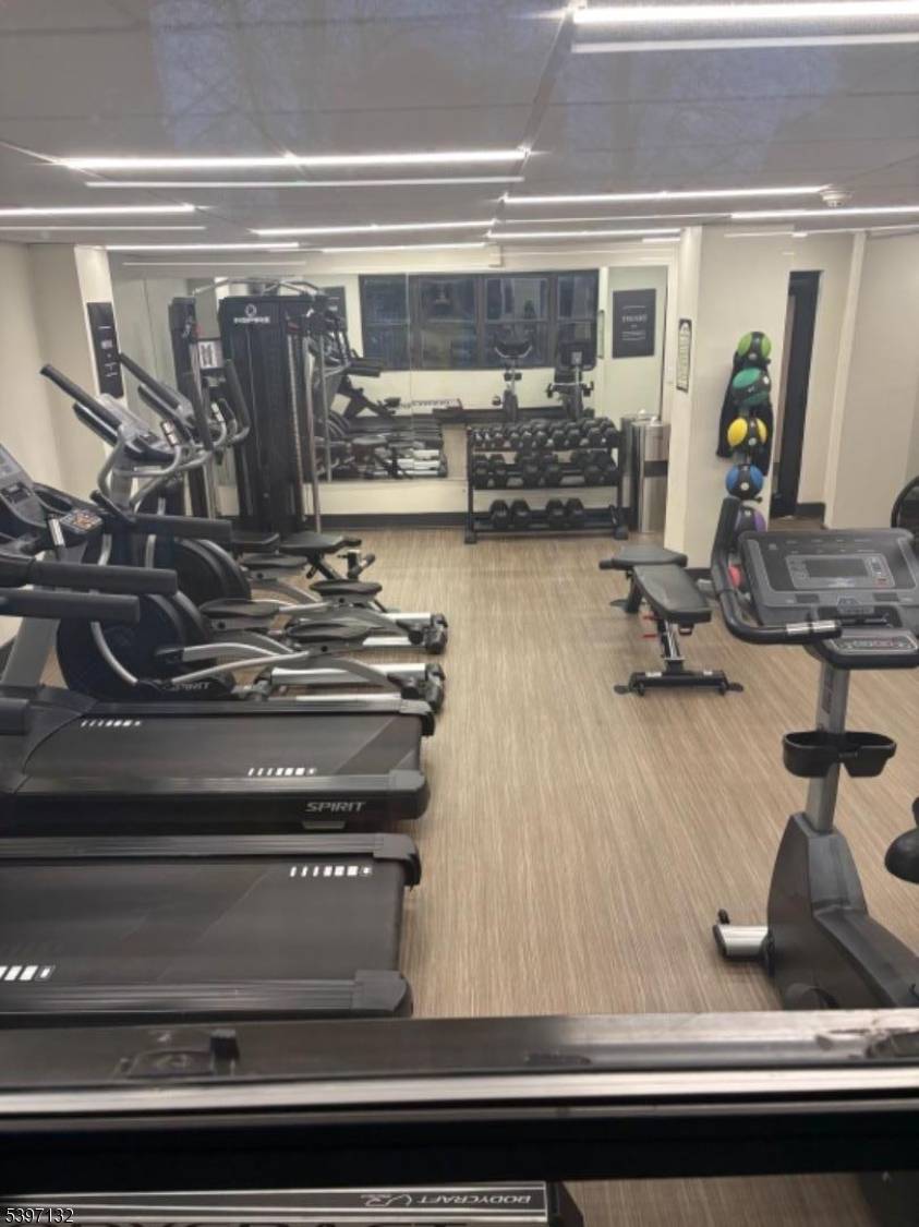 BEAUTIFUL SPACIOUS THREE BEDROOM, 2 FULL BATH CONDO !