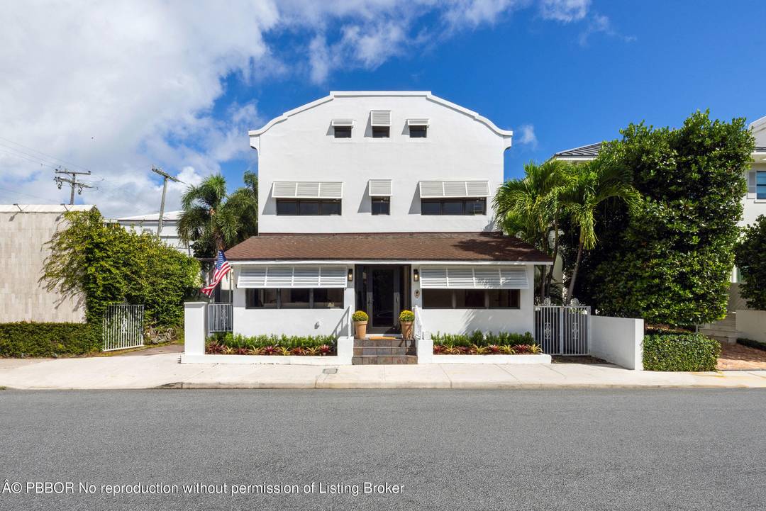 Welcome to 269 Park Avenue, a spacious 6 bedroom, 3.