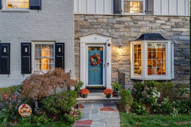 CLASSIC COLONIAL CHARM IN PRIME SHORT HILLS NEIGHBORHOOD !