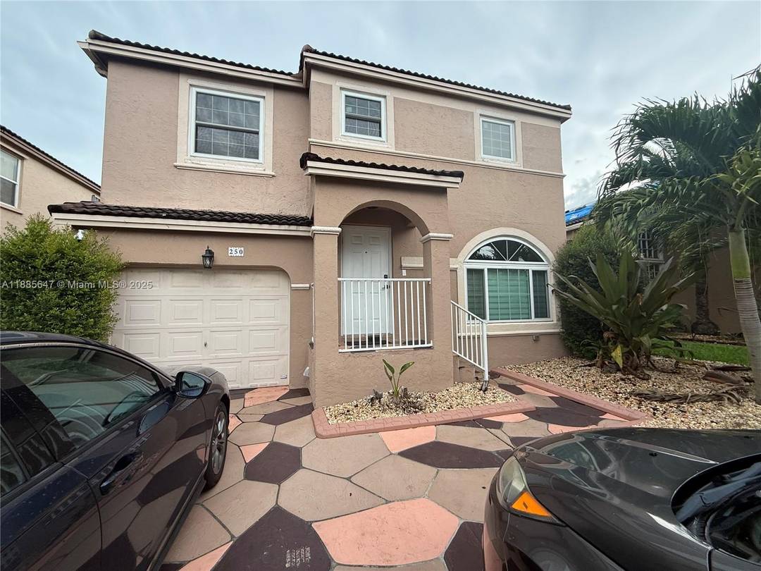 Highly Sought after community gated with lots of amenities, This family oriented community home is perfect for as it's close to schools, shopping, restaurants.