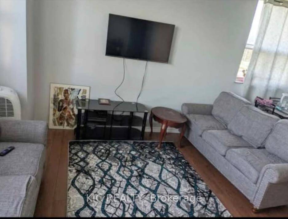 ROOM 2 RENTAL ONLY NOT THE ENTIRE PROPERTY SHARED ACCOMMODATION.