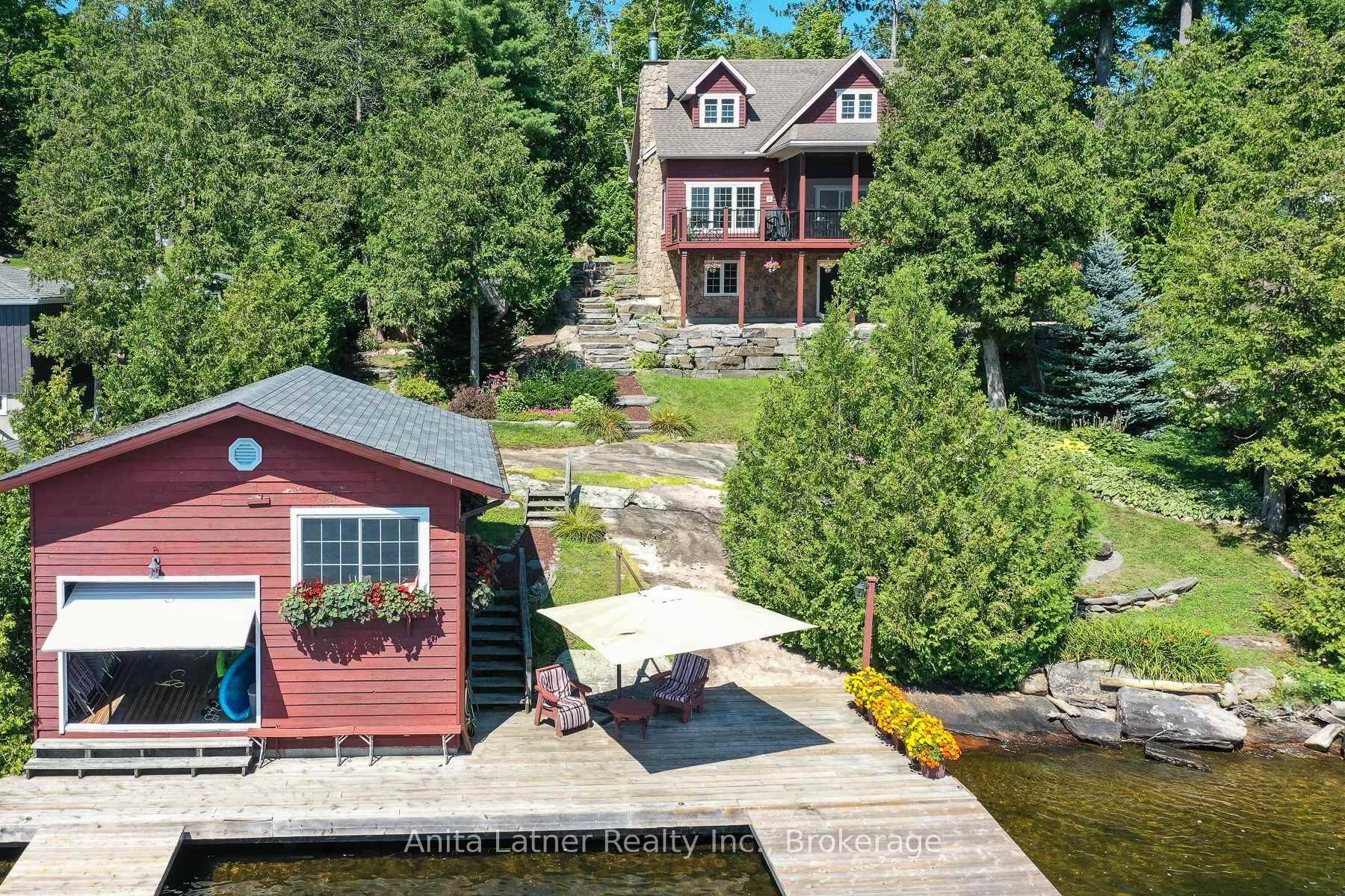 Easy 4 season lakeside living at its best.