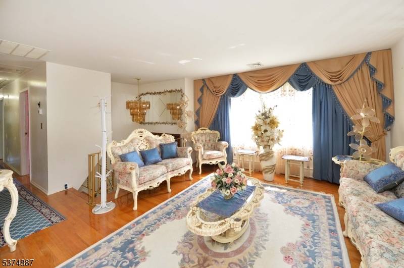 Well maintained 5 bedroom, 3 full bath Bi Level home in a desirable neighborhood.