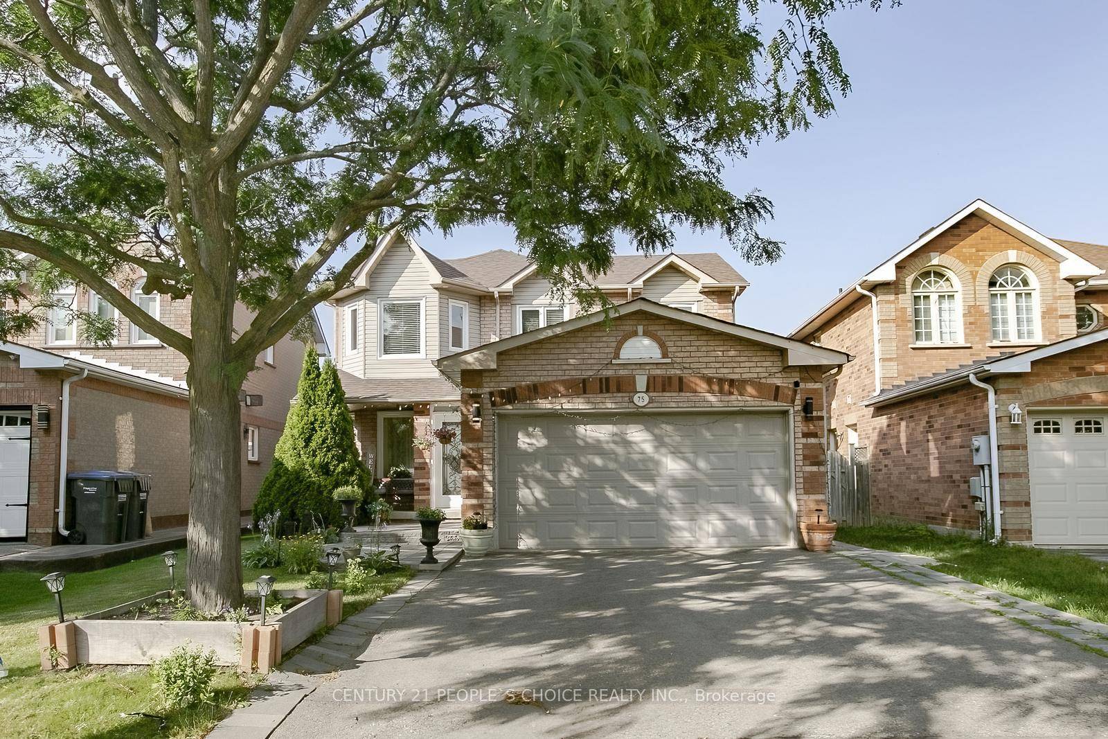 Detached 4 2 Bedrooms amp ; 4 Washrooms, Pie Shape, well maintain, very Clean, Upgraded Home In The Highly Desirable Fletchers West Neighborhood Of Brampton !